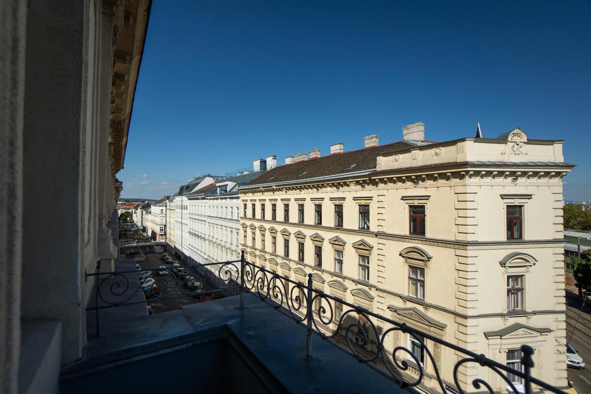Charming 2-Room Apartment With Balcony, 15 Min To Center Wiedeń Zewnętrze zdjęcie