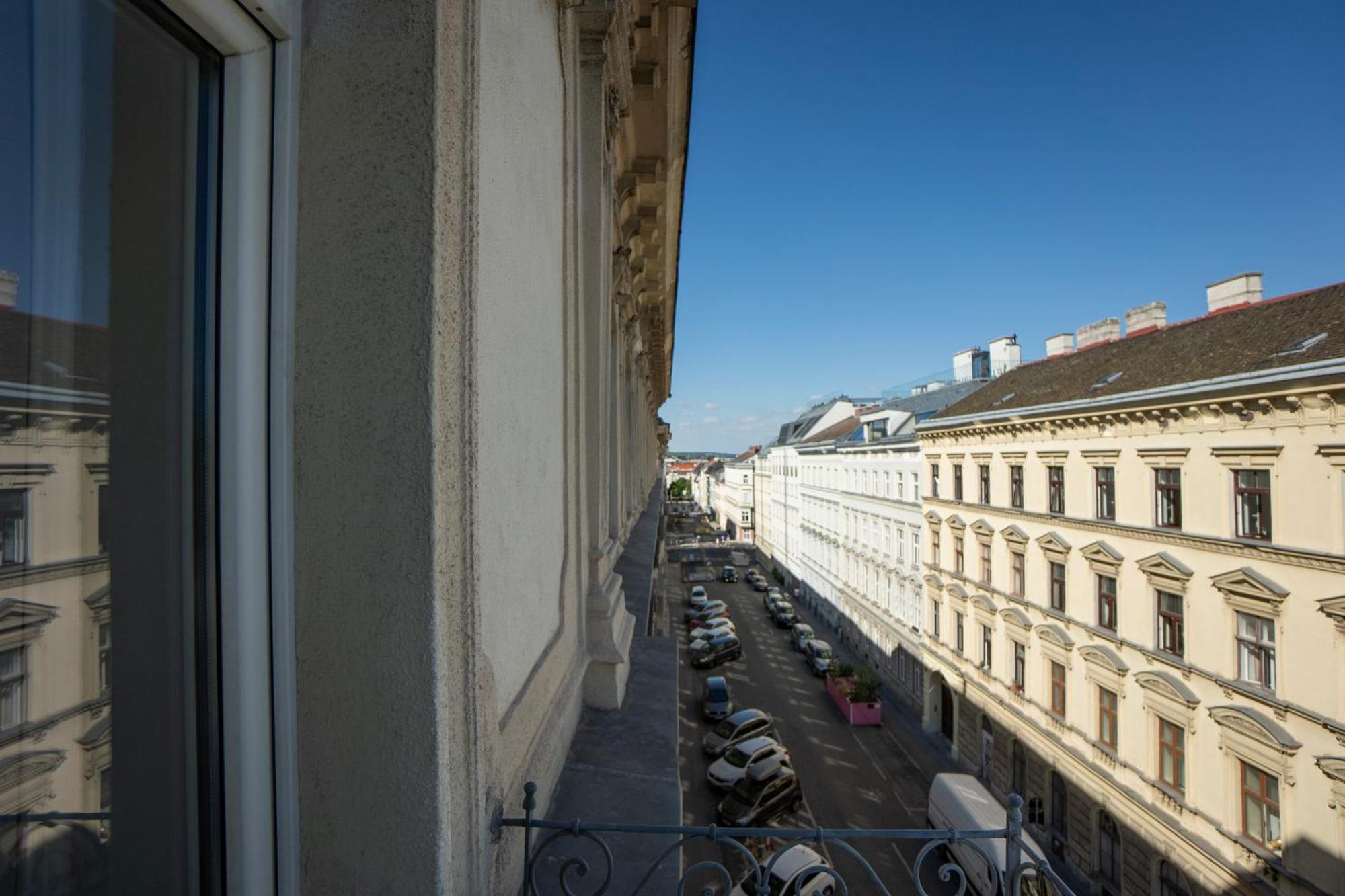 Charming 2-Room Apartment With Balcony, 15 Min To Center Wiedeń Zewnętrze zdjęcie