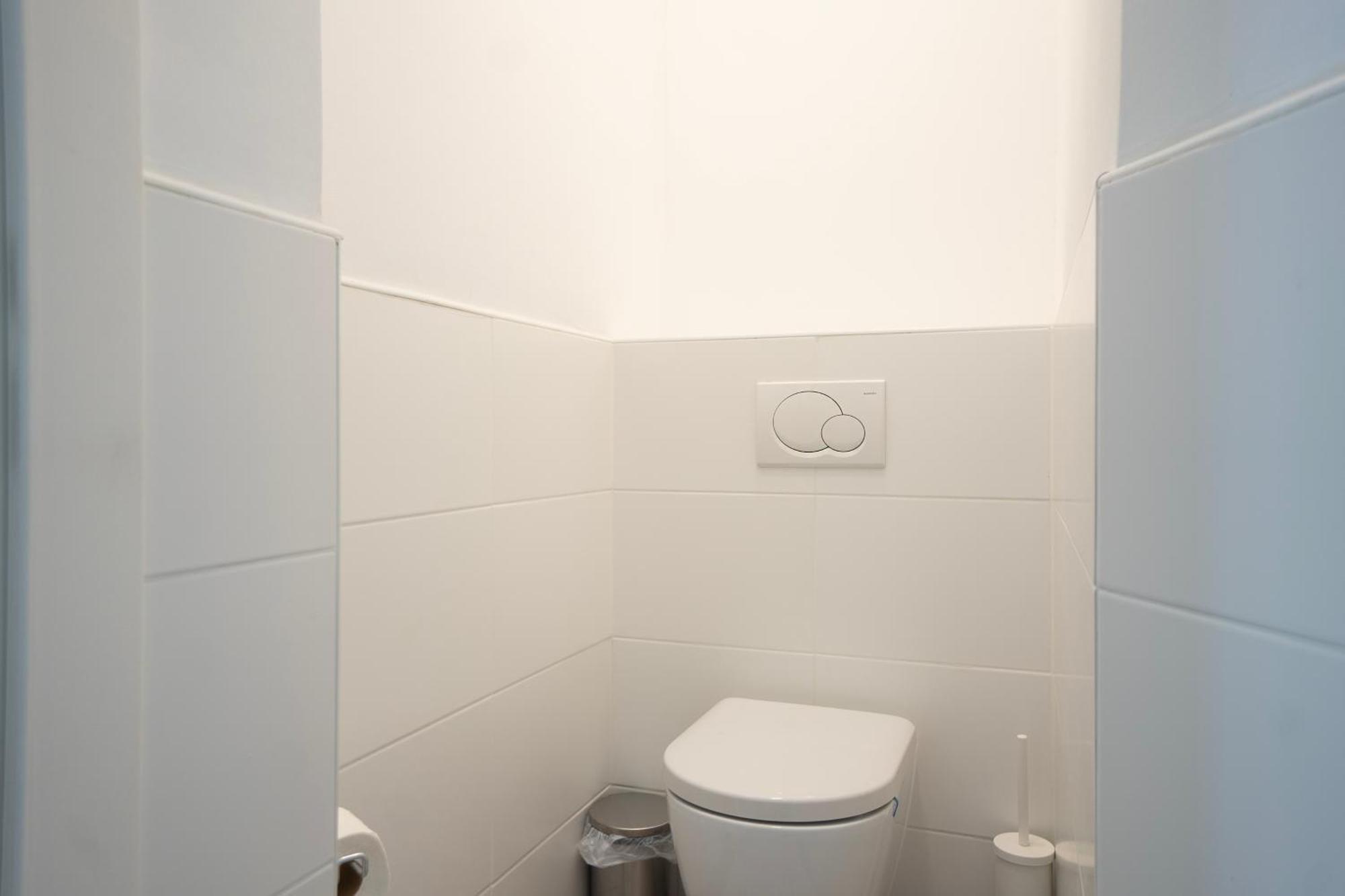 Charming 2-Room Apartment With Balcony, 15 Min To Center Wiedeń Zewnętrze zdjęcie