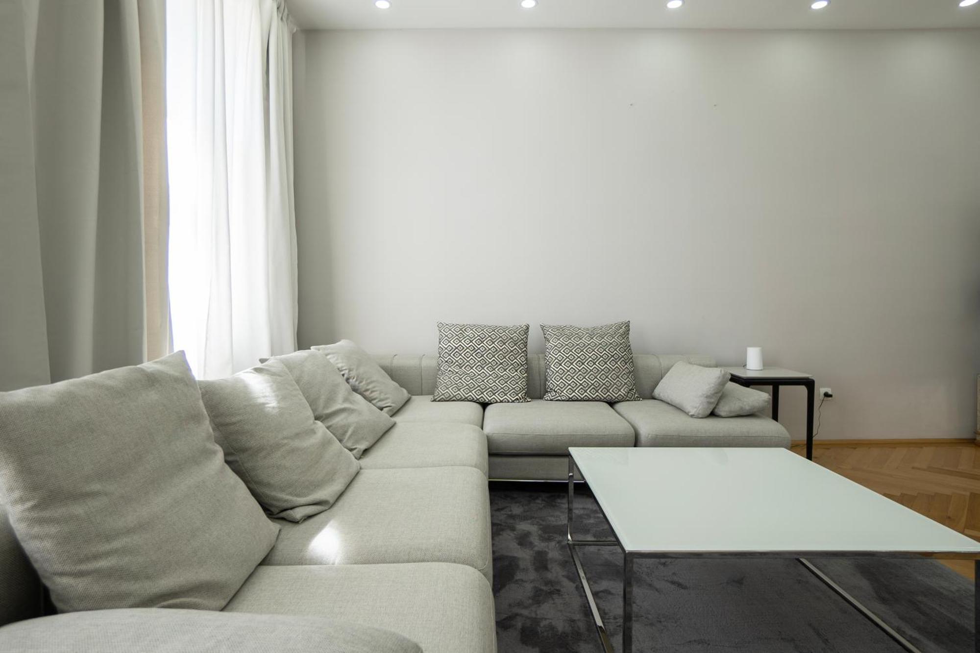 Charming 2-Room Apartment With Balcony, 15 Min To Center Wiedeń Zewnętrze zdjęcie