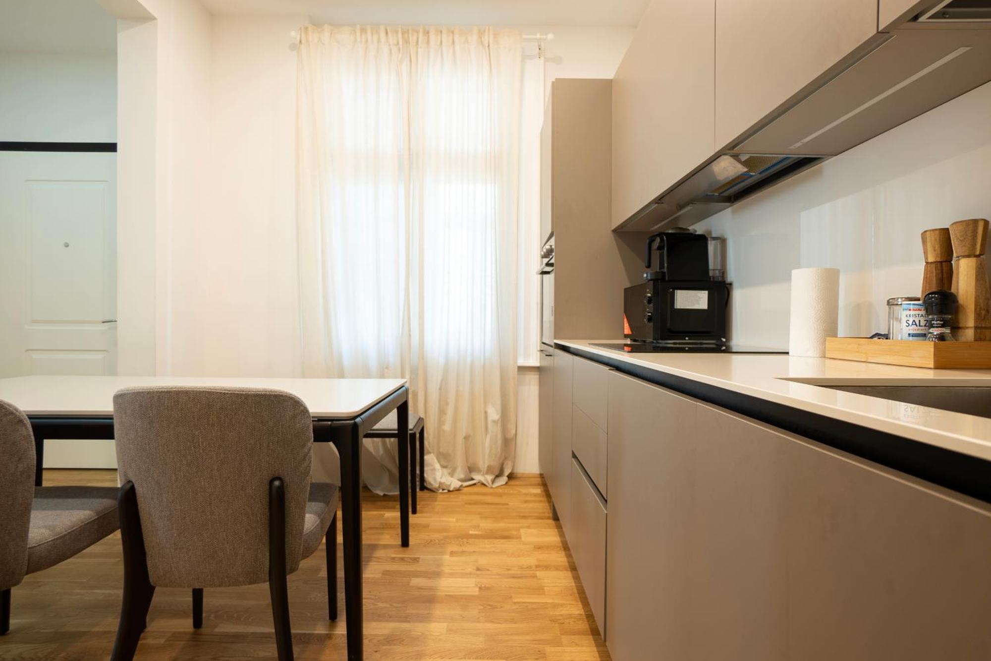 Charming 2-Room Apartment With Balcony, 15 Min To Center Wiedeń Zewnętrze zdjęcie